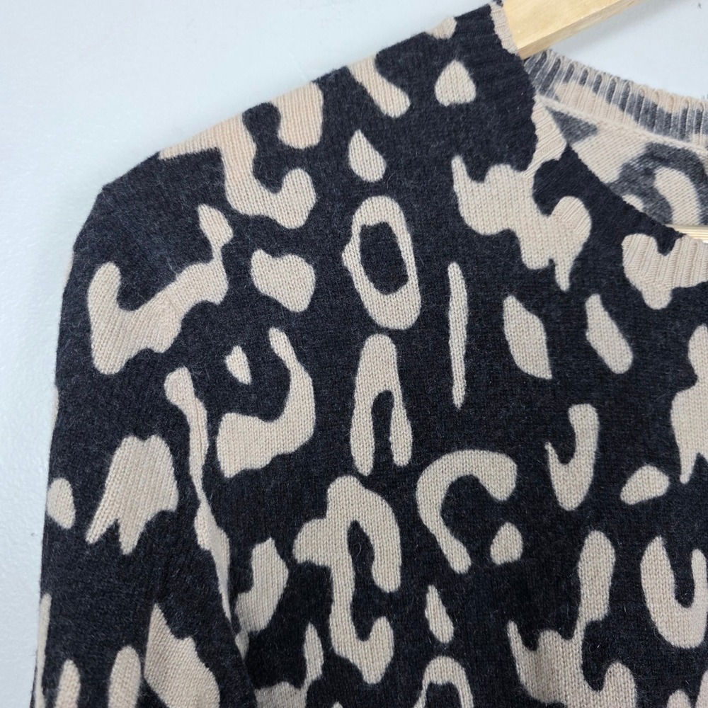 Bloomingdale's Cashmere Reverse Leopard Print Crew Neck Sweater XS Black Tan - Picture 3 of 6